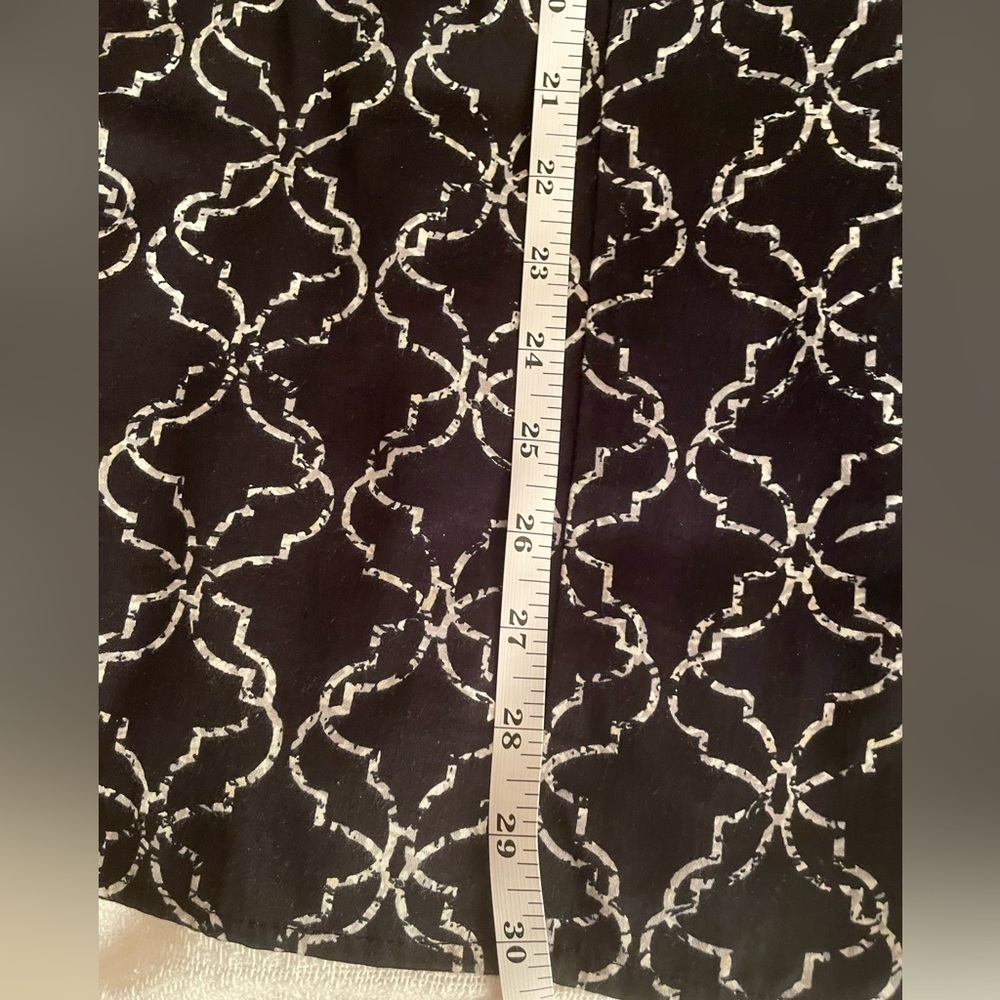 Women’s Catherines Black&White Geometric Button Down Blouse 97% Cotton, Plus 3X - Picture 8 of 9